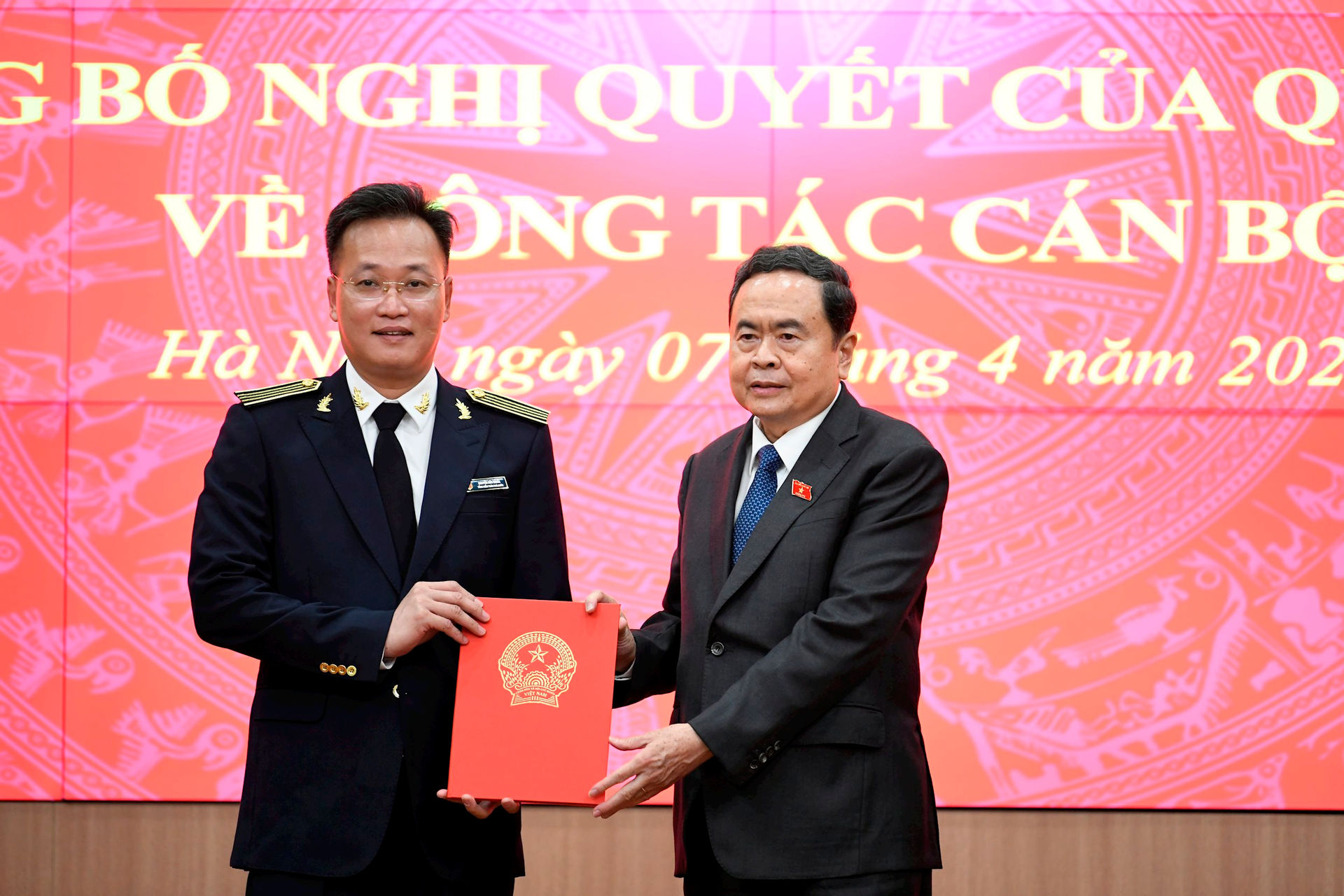 8-trao-qd.jpg