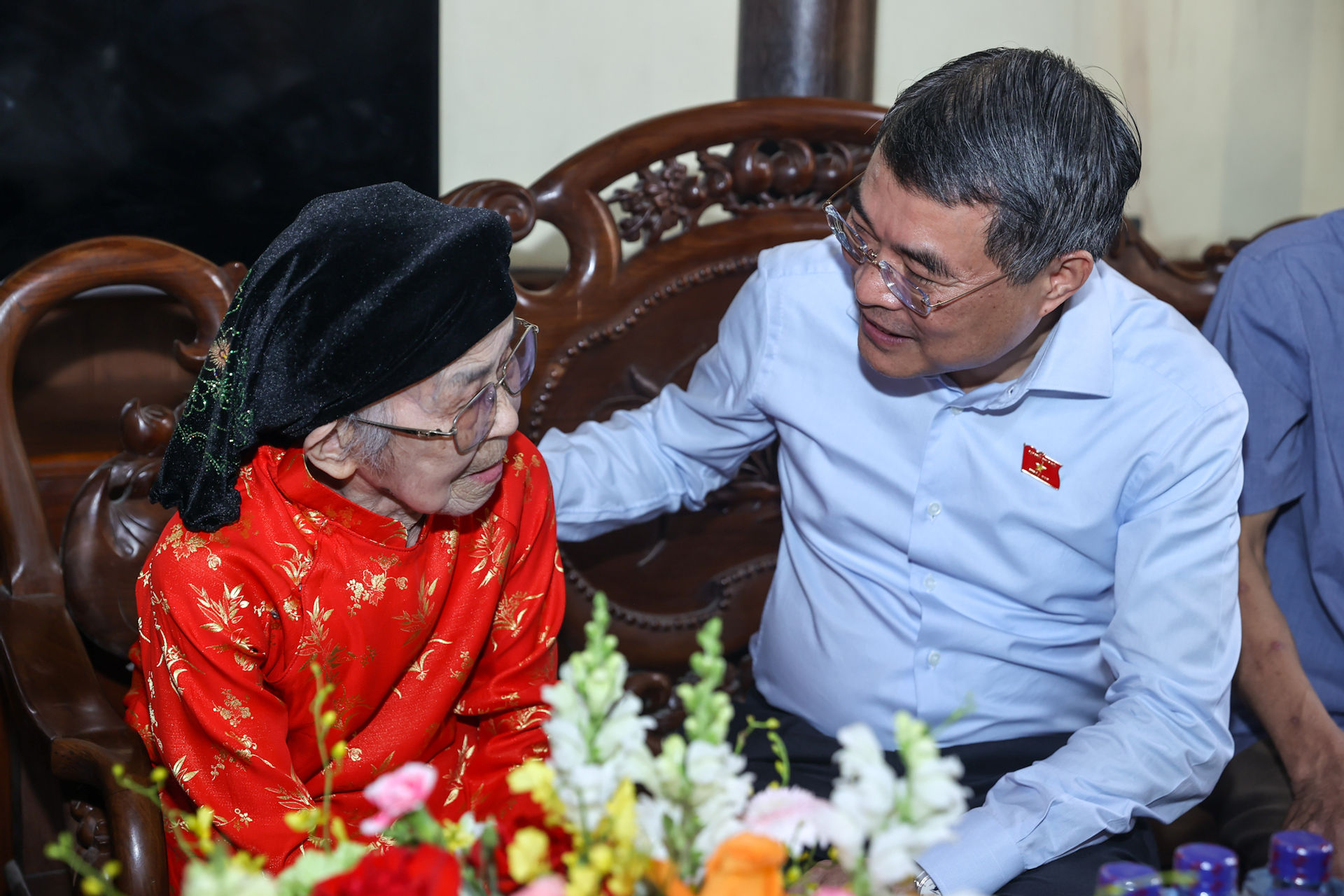 Thủ tướng Lê Minh Hưng dâng hương tưởng niệm các Anh hùng liệt sĩ; tri ân người có công tại Hải Phòng- Ảnh 5.