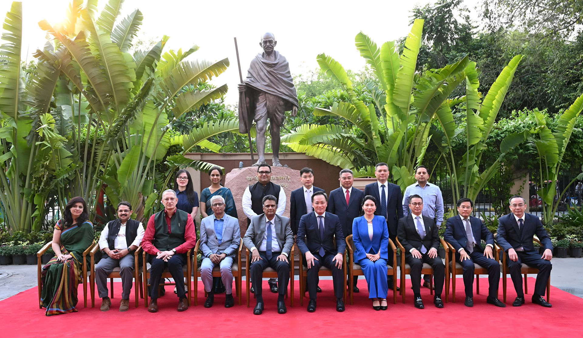 4-tong-kiem-toan-nha-nuoc-nguyen-huu-nghia-va-tong-kiem-toan-va-kiem-soat-an-do-shri-k.-sanjay-murthy-cung-cac-dai-bieu-cua-hai-co-quan-chup-anh-luu-niem.jpg