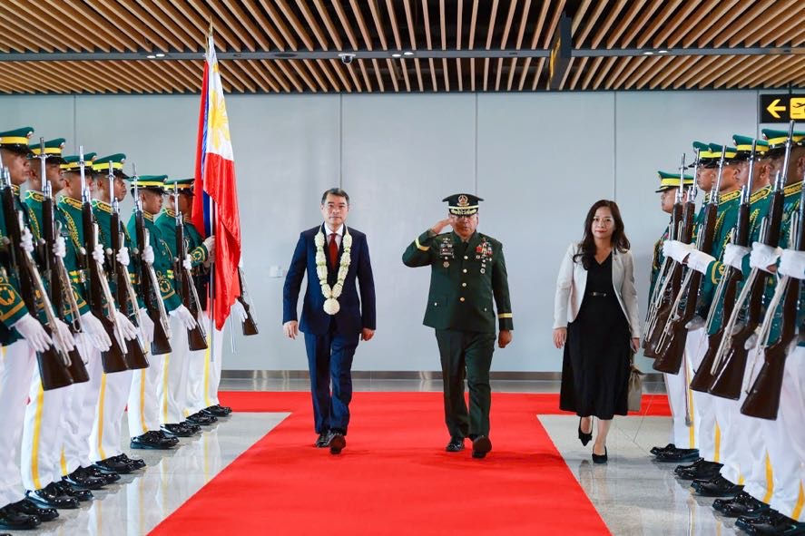 Thủ tướng Lê Minh Hưng tới Philippines tham dự Hội nghị Cấp cao ASEAN 48- Ảnh 1.