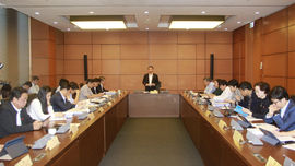 Đại biểu Quốc hội thảo luận tại tổ về kế hoạch phát triển kinh tế - xã hội năm 2022