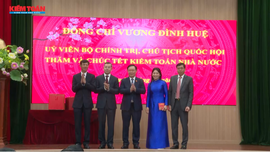 Chủ tịch Quốc hội Vương Đình Huệ thăm, chúc Tết tại Kiểm toán nhà nước