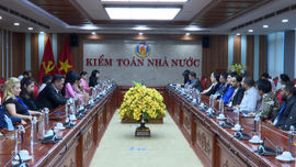 Phó Tổng Kiểm toán nhà nước Hà Thị Mỹ Dung tiếp xã giao các đại biểu tham dự Hội thảo ASOSAI năm 2023 