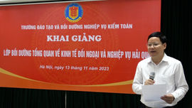 Khai giảng lớp bồi dưỡng kỹ năng thuyết trình, làm việc nhóm