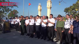 Đoàn Công tác Kiểm toán nhà nước dâng hương tại Đài tưởng niệm các Anh hùng liệt sĩ