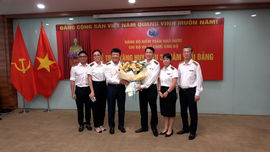  Trao tặng Huy hiệu 30 năm tuổi Đảng 