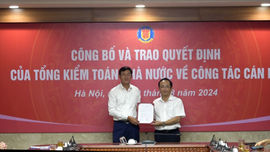Trao Quyết định của Tổng Kiểm toán nhà nước về công tác cán bộ
