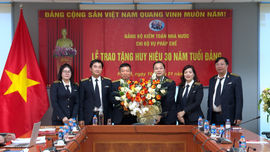 Thêm một đảng viên vinh dự nhận Huy hiệu 30 năm tuổi Đảng 