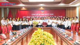 Trao Quyết định nghỉ hưu trước tuổi cho hai Phó Giám đốc Trường Đào tạo và Bồi dưỡng nghiệp vụ kiểm toán