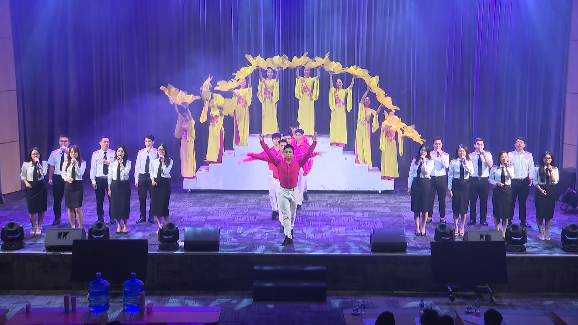 Sẵn sàng cho đêm văn nghệ mừng thành công Đại hội Đảng bộ Quốc hội lần thứ I