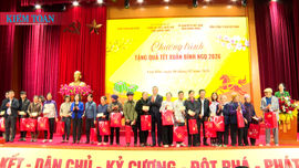 Tổng Kiểm toán nhà nước thăm, tặng quà người dân có hoàn cảnh khó khăn tỉnh Quảng Ninh