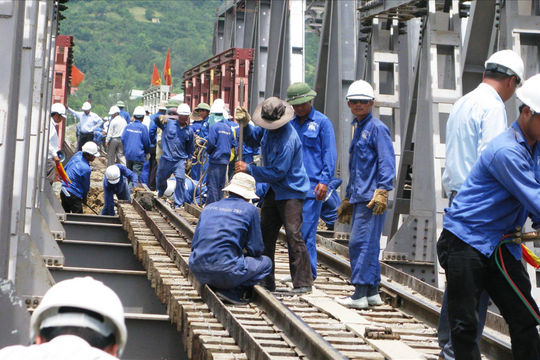 Đường bộ và đường sắt đã sử dụng kinh phí ra sao? Đường bộ và đường sắt đã sử dụng kinh phí ra sao?