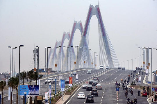 Kinh tế Việt Nam 2015:  Sáng lên trong thách thức