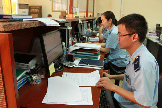 Xây dựng thể chế, cải cách thủ tục hành chính:  Còn nhiều việc phải làm