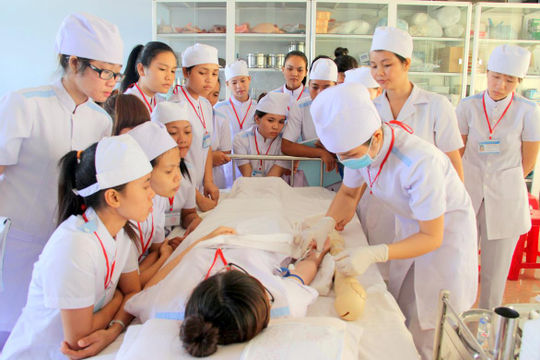 Đào tạo nhân lực y tế đáp ứng yêu cầu phát triển và hội nhập