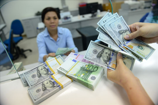 Siết cho vay ngoại tệ: DN lo gánh thêm nhiều sức ép