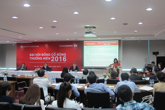 Hoạt động ngân hàng: Lợi nhuận cao, cổ tức thấp