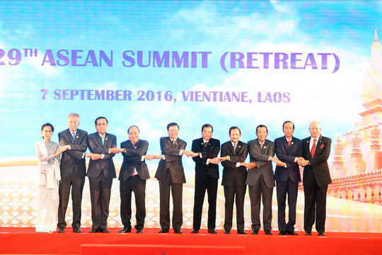 Thủ tướng Nguyễn Xuân Phúc tham dự Hội nghị Cấp cao ASEAN