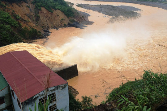 Thấy gì qua trận lũ lịch sử miền Trung