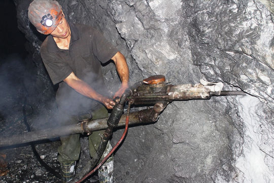 Tháo gỡ vướng mắc trong hoạt động khai khoáng Tháo gỡ vướng mắc trong hoạt động khai khoáng