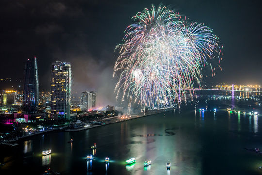 Sông Hàn rực sáng trong đêm khai mạc DIFF 2017