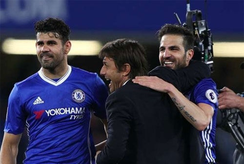 Chelsea chỉ còn cách ngôi vô địch đúng 3 điểm