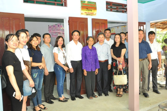 Bàn giao nhà tình nghĩa tại Phú Thọ