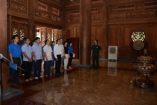 Dâng hương, tưởng niệm Chủ tịch Hồ Chí Minh tại Khu di tích Đá Chông K9