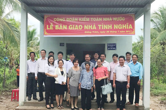 Bàn giao nhà tình nghĩa cho gia đình liệt sĩ tại Bến Tre