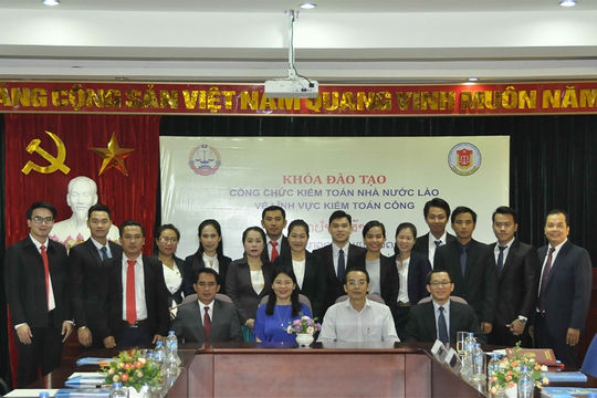 Bế giảng Khóa đào tạo công chức KTNN Lào