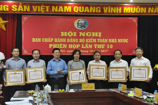 Khen thưởng các tập thể có thành tích xuất sắc trong công tác đền ơn, đáp nghĩa