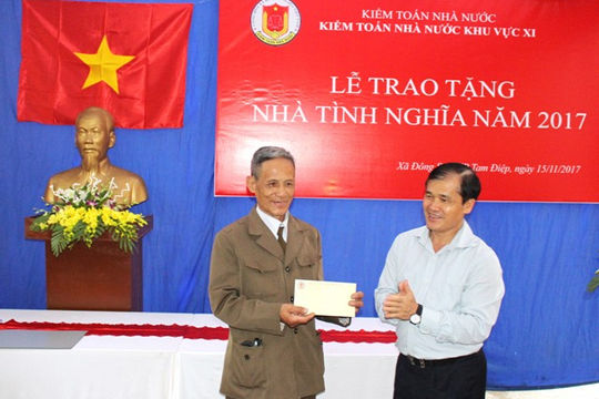 Bàn giao nhà tình nghĩa cho gia đình chính sách tại Ninh Bình