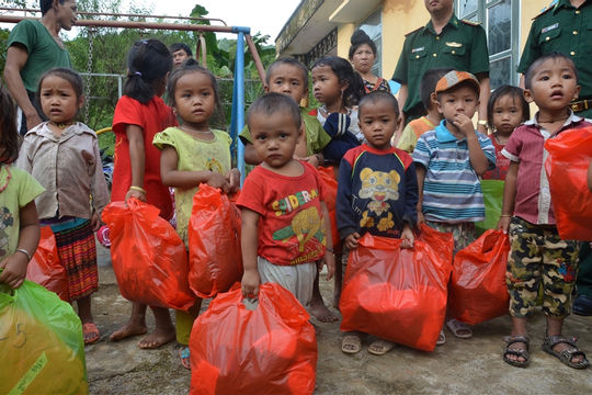 Ấm tình Điện Biên