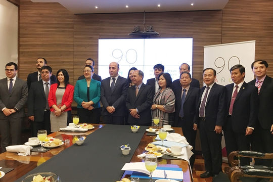 Đoàn cán bộ cấp cao của KTNN Việt Nam thăm và làm việc với cơ quan Kiểm soát Chi-lê