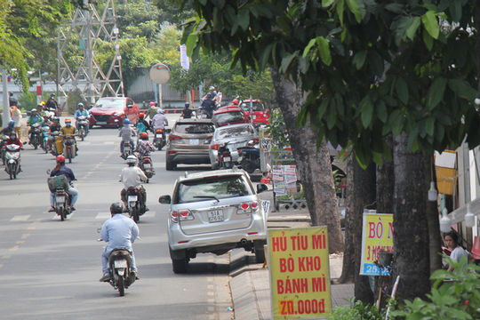 Trung tâm Sài Gòn như chưa từng có chiến dịch dẹp vỉa hè