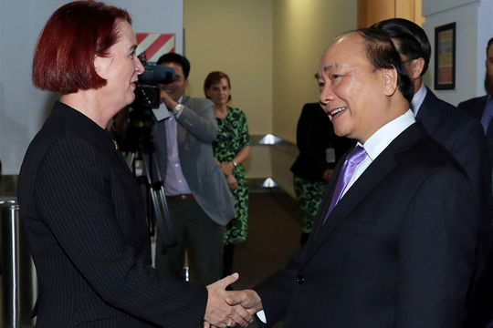 Thủ tướng đến Auckland, bắt đầu thăm chính thức New Zealand