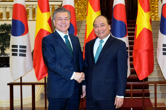 Thủ tướng Nguyễn Xuân Phúc hội kiến Tổng thống Hàn Quốc Thủ tướng Nguyễn Xuân Phúc hội kiến Tổng thống Hàn Quốc