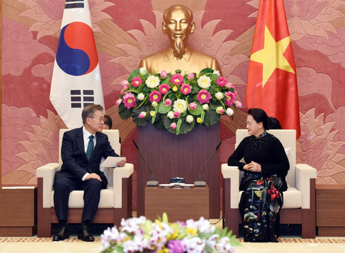 Chủ tịch Quốc hội Nguyễn Thị Kim Ngân hội kiến Tổng thống Hàn Quốc Moon Jae-in Chủ tịch Quốc hội Nguyễn Thị Kim Ngân hội kiến Tổng thống Hàn Quốc Moon Jae-in