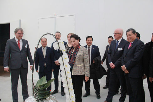 Chủ tịch Quốc hội Nguyễn Thị Kim Ngân thăm Trung tâm Nông nghiệp công nghệ cao tại TP Arnhem, Hà Lan Chủ tịch Quốc hội Nguyễn Thị Kim Ngân thăm Trung tâm Nông nghiệp công nghệ cao tại TP Arnhem, Hà Lan