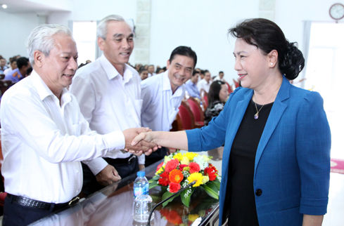 Chủ tịch Quốc hội Nguyễn Thị Kim Ngân tiếp xúc cử tri tại Cần Thơ