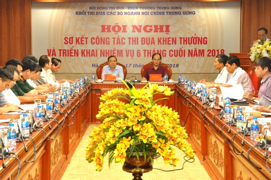 Đưa công tác thi đua đi vào chiều sâu, thiết thực, hiệu quả, bám sát nhiệm vụ chính trị của từng đơn vị