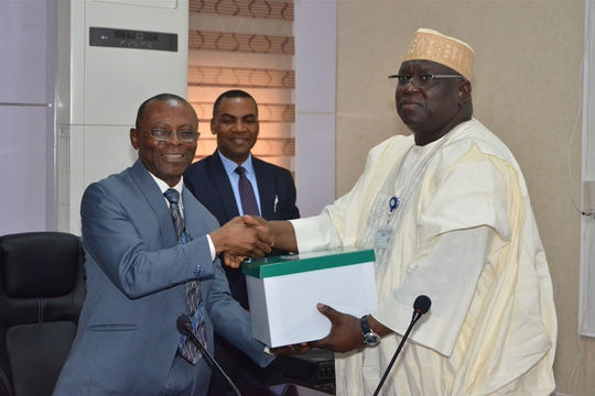 Nigeria: Nhiều cơ quan, doanh nghiệp trì trệ nộp báo cáo tài chính Nigeria: Nhiều cơ quan, doanh nghiệp trì trệ nộp báo cáo tài chính