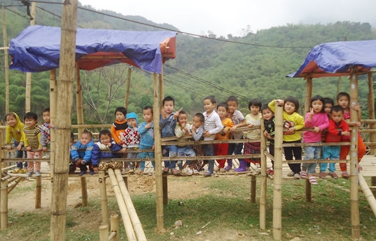 Trẻ mẫu giáo lớp 5 tuổi vùng khó khăn được miễn học phí