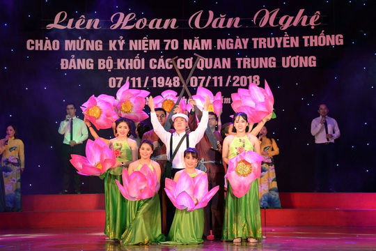 Liên hoan văn nghệ chào mừng Kỷ niệm 70 năm Ngày Truyền thống Đảng bộ Khối các cơ quan Trung ương Liên hoan văn nghệ chào mừng Kỷ niệm 70 năm Ngày Truyền thống Đảng bộ Khối các cơ quan Trung ương