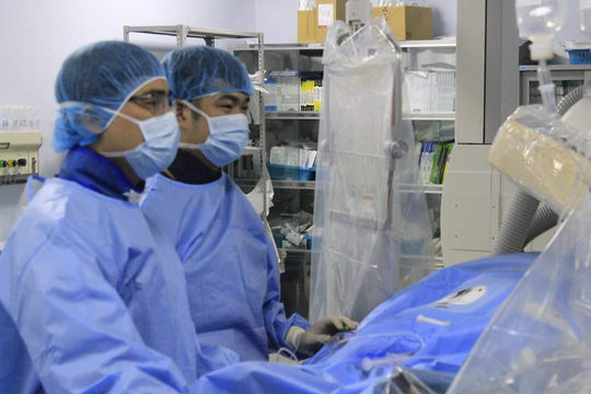 Phòng bệnh nhồi máu cơ tim cấp ở người cao tuổi trong thời tiết giao mùa