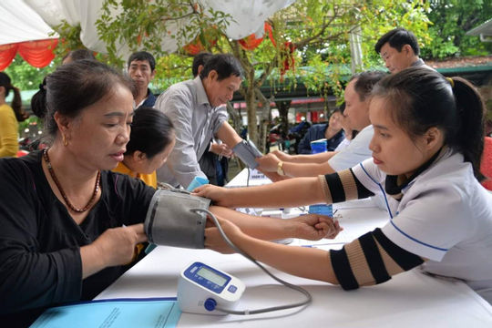 Khám sàng lọc bệnh đái tháo đường cho người dân trên địa bàn tỉnh Lào Cai