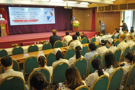 Nâng cao chất lượng dịch vụ và chăm sóc người bệnh HIV hướng tới mục tiêu “ba không”
