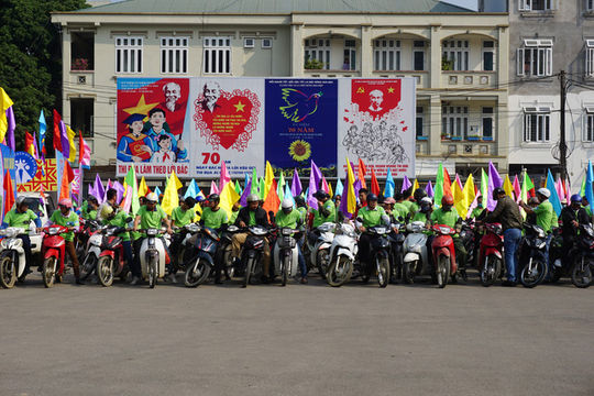 Lễ diễu hành hưởng ứng Tháng Hành động Quốc gia về Dân số và Ngày Dân số Việt Nam