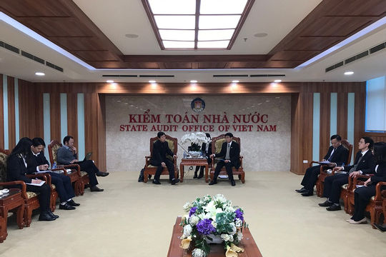 Phó Tổng Kiểm toán nhà nước Nguyễn Tuấn Anh tiếp xã giao chuyên gia tư vấn của ASOSAI và đại diện Ngân hàng Thế giới