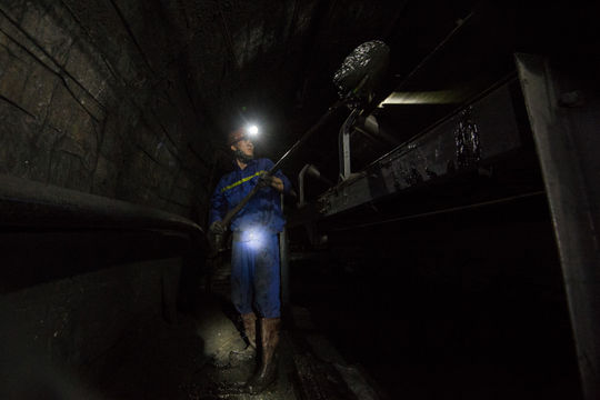 Cấm đưa lao động Việt Nam sang nước ngoài làm công việc độc hại, nguy hiểm